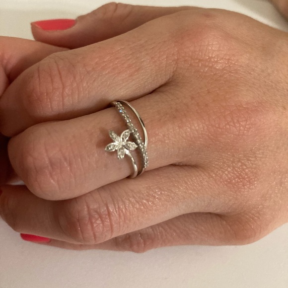 Solid 14k WG Diamond 5 Petal Flower Ring Fresh Fun - Picture 8 of 9